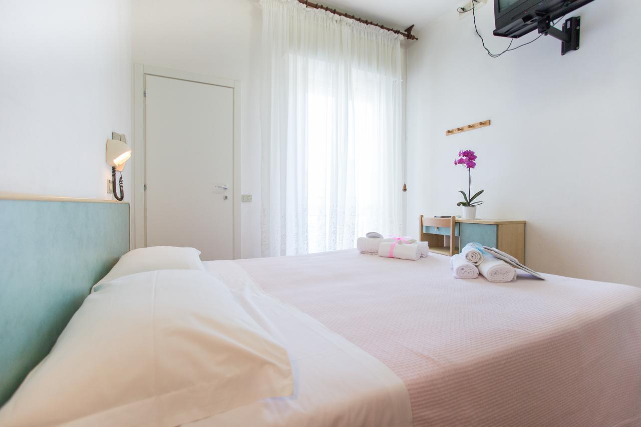 Hotel Villa Vera Римини Экстерьер фото