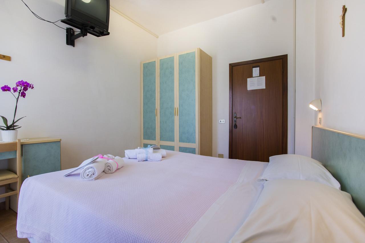 Hotel Villa Vera Римини Экстерьер фото