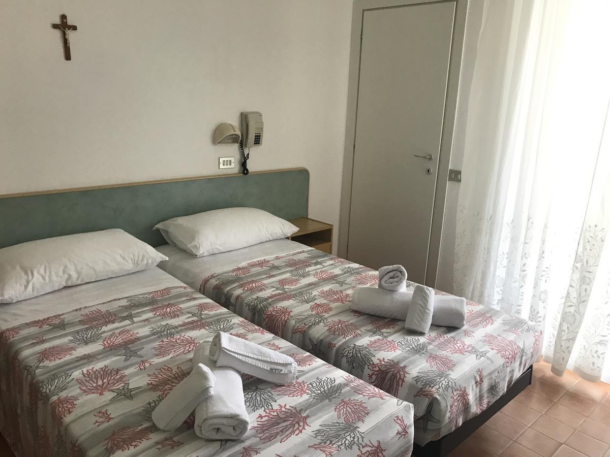 Hotel Villa Vera Римини Экстерьер фото